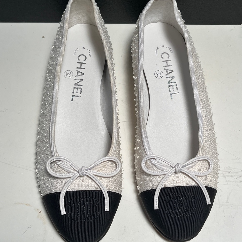 CHANEL Women's Black and Cream Pearl-Embellished Flats